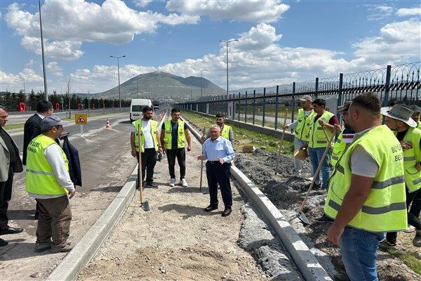 Kayseri Büyükşehir Belediye Başkanı Dr. Memduh Büyükkılıç, bisiklet yolu yapım