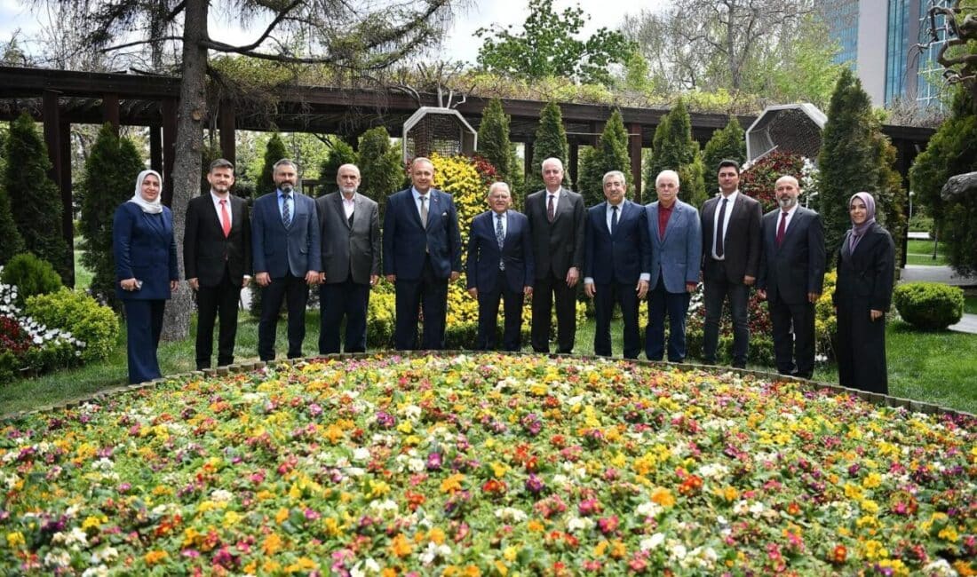 Vakıf Haftası kapsamında yapılan ziyaretlerde Vakıflar Bölge Müdürü Seçilir'in Başkan