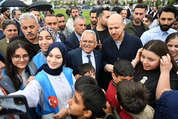 TÜGVA'nın 2025 Ortaokul Yaz Okulu projesi tanıtım programına pek çok