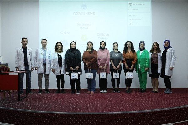 Kayseri'de BÜYÜKŞEHİR BELEDİYESİ KAYMEK, öğrencilere ücretsiz kahoot denemesi hizmeti sunarak