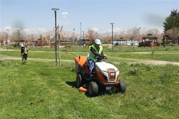Van Büyükşehir Belediyesi Park ve Bahçeler Dairesi, kent genelinde 26