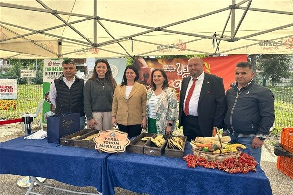 Edirne Belediyesi'nin düzenlediği şenlikte, Eskişehir Büyükşehir Belediyesi standında yerel tohumlar