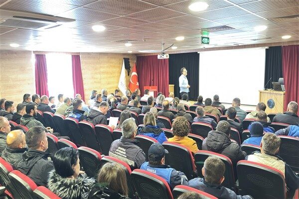 Manisa Büyükşehir Belediyesi, ilçelerde belediye personeline yönelik "Etik" konulu eğitim