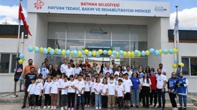 Fidan dikim etkinliği öncesi hayvan barınağını ziyaret eden Canalp, barınaktaki