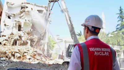 Avcılar Belediye Başkanı Utku Caner Çaykara, İstanbul’un çatısı yenileniyor projesi