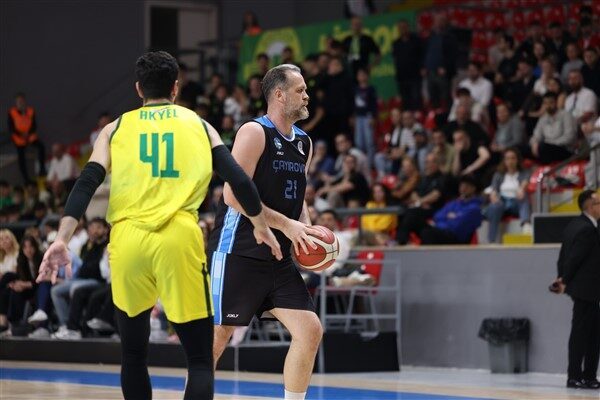 Çayırova Belediyesi, TBL Play-Off Yarı Final Serisi'nde Esenler Erokspor'la karşılaşacak.