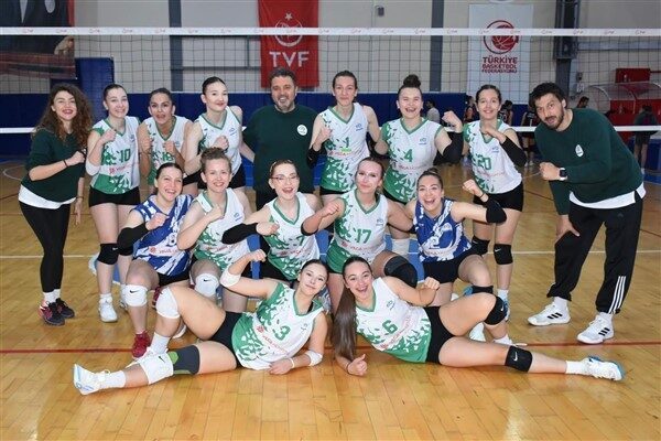 ÇBSK Yıldız Kızlar Voleybol Takımı, Sakarya'da rakiplerini yenerek iddiasını kanıtladı.