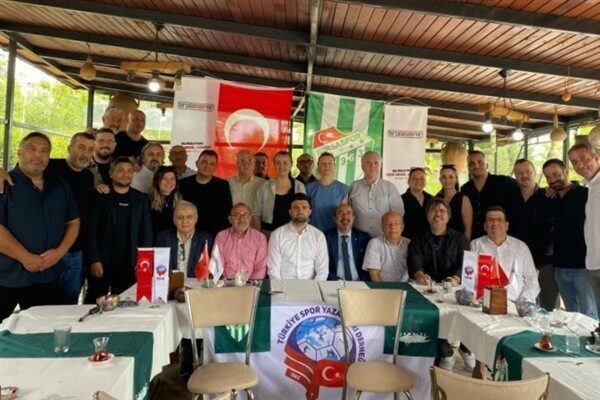 TSYD Bursa Şubesi üyeleri, Bursaspor Başkanı Enes Çelik'i ağırladı. Enes