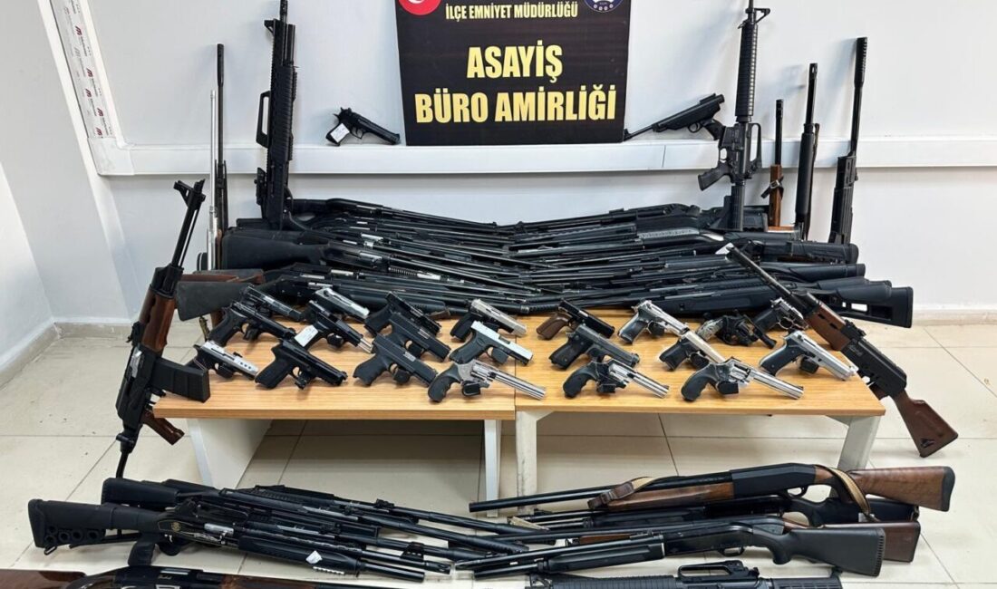 Ceylanpınar İlçe Emniyet Müdürlüğü, yaptığı operasyonda birçok ruhsatsız silah ele