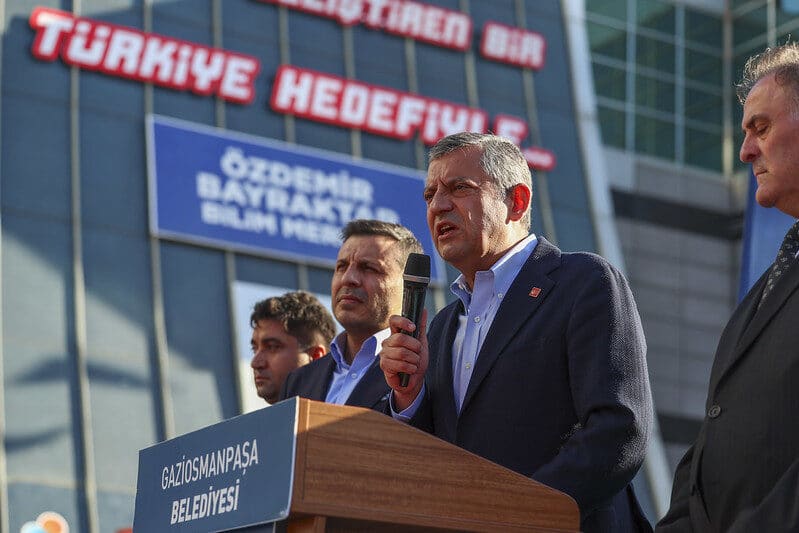 CHP Genel Başkanı Özgür Özel, İstanbul’da Gaziosmanpaşa Belediyesini ziyaret etti.