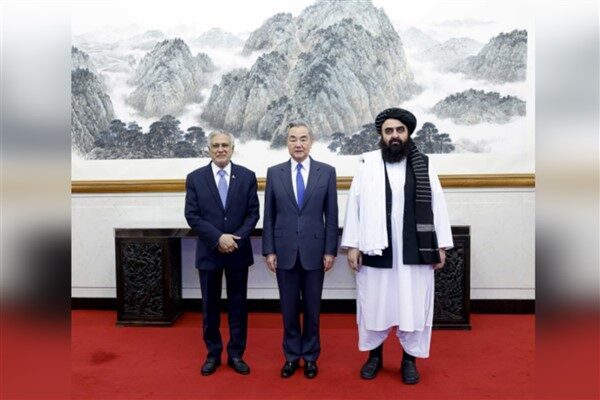 Çin, Afganistan ve Pakistan dışişleri bakanları toplantısının verimli geçtiği bildirildi.
