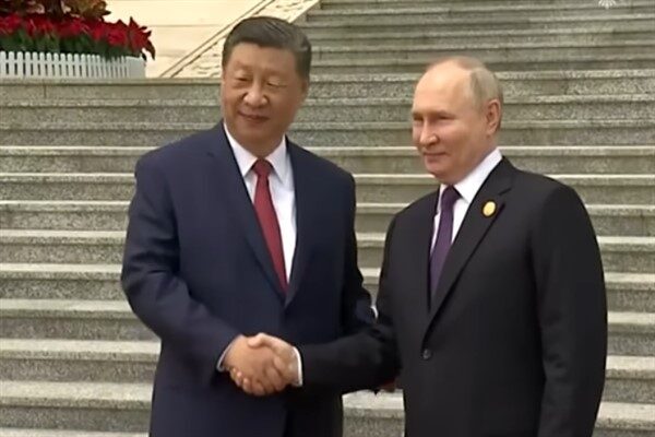 Xi Jinping, Kremlin'de yapılan açıklamaya göre, 2. Dünya Savaşı'nın 80.