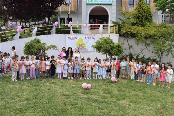 Çınar Çocuk Evleri'nde 3 ve 4 yaş grubu çocukların Anneler