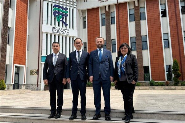 “Çayın Ahengi ve İpekyolu Porselen Yolculuğu” programı kapsamında Rize’ye gelen