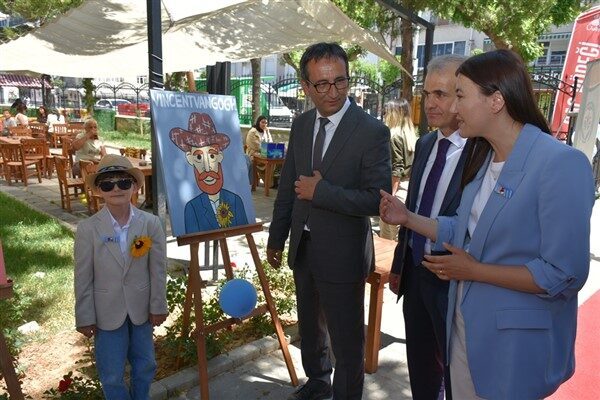 "Çocuğun Düşü” adlı resim atölyesi projesi kapsamında, otizmli öğrenciler ile