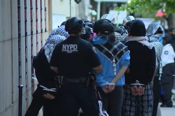 New York polisi, Columbia Üniversitesi'nde çıkan öğrenci protestosunu sonlandırmak için