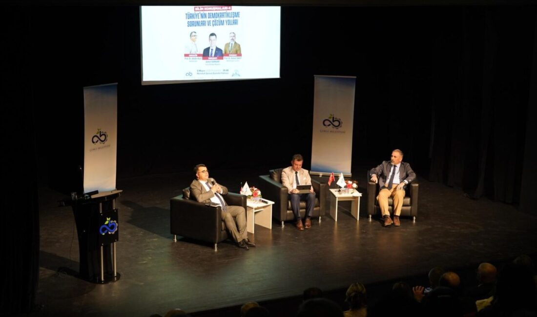 Türkiye'nin demokratikleşme süreci, temel sorunlar ve çözüm önerileri panelde detaylıca