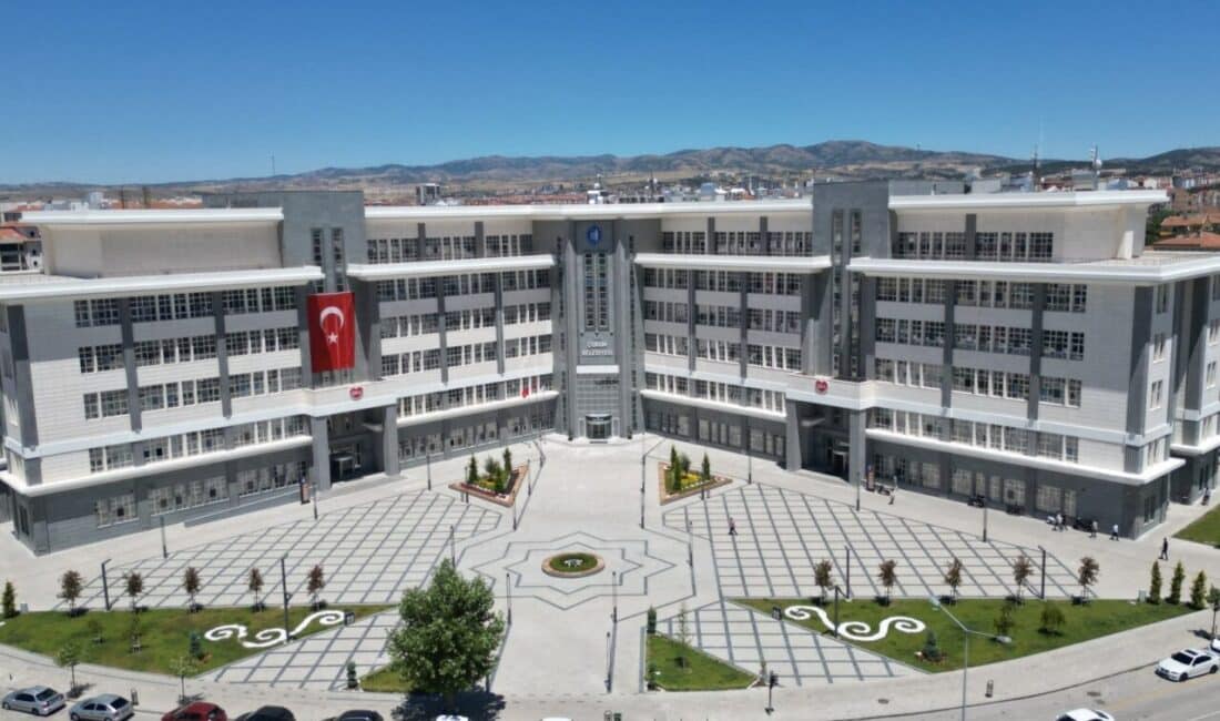 Çorum Belediyesi, iş insanlarına para talebinde bulunan dolandırıcıları uyardı. Belediye
