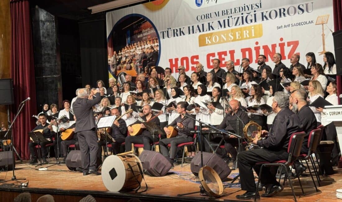 Şef Arif Sadeçolak yönetimindeki Çorum Belediyesi Türk Halk Müziği Korosu,