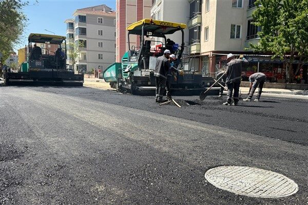 Ekipler Mahmut Evler Mahallesi 6. Sokak’ta kapsamlı bir yenileme çalışması