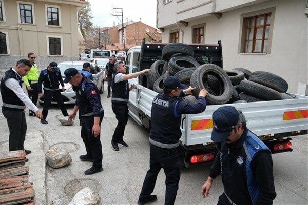 Çorum Belediyesi Zabıta Müdürlüğü, trafik sorunlarını ortadan kaldırmak için vatandaşların