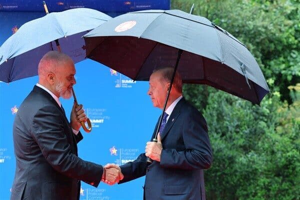 Cumhurbaşkanı Erdoğan, Avrupa Siyasi Topluluğu 6. Zirvesi'ne katılmak üzere gittiği