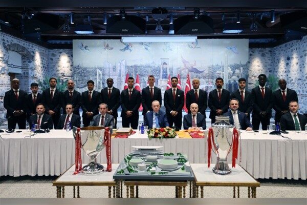 Cumhurbaşkanı Erdoğan, Süper Lig 2024-2025 sezonunda şampiyon olan Galatasaray Spor