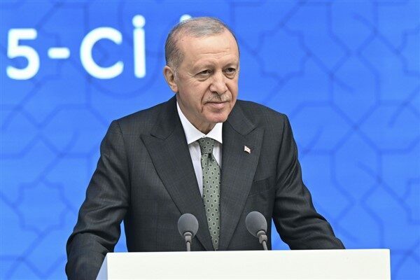 Cumhurbaşkanı Recep Tayyip Erdoğan, Azerbaycan ziyaretinin ardından dönüş yolunda basın
