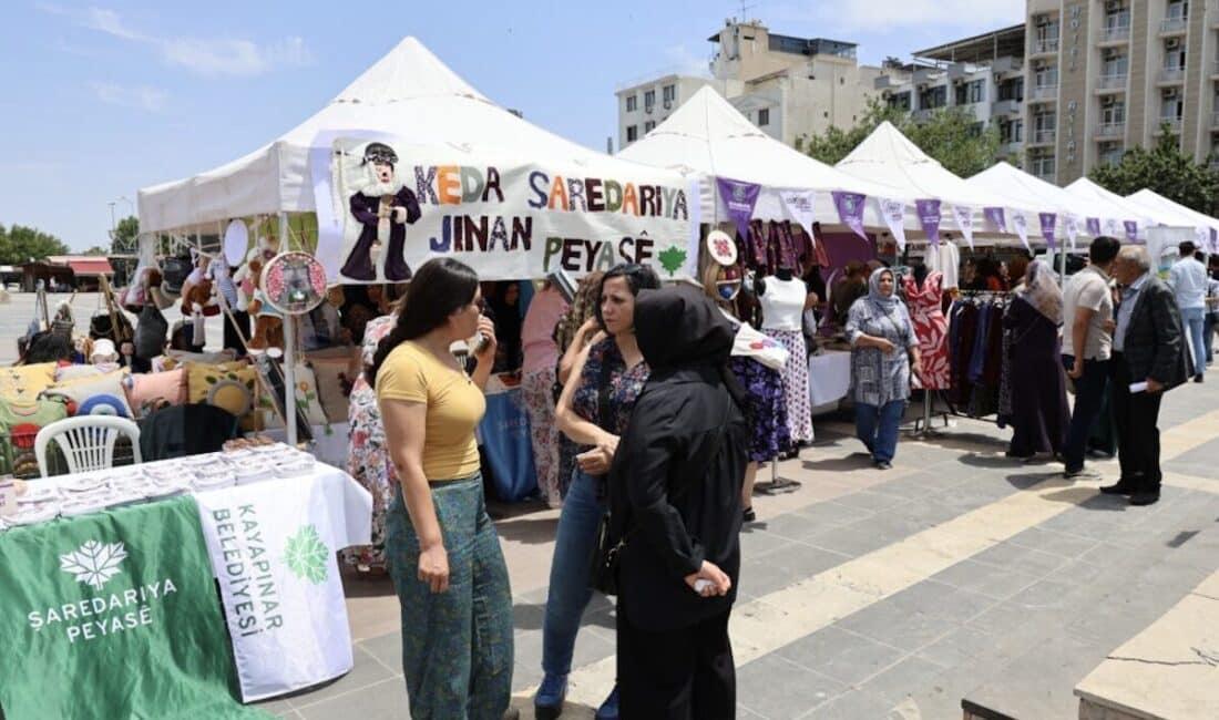 Kayapınar Belediyesi Kadın Politikaları Müdürlüğü ve Kadın Meclisi’nin stantları ilgi