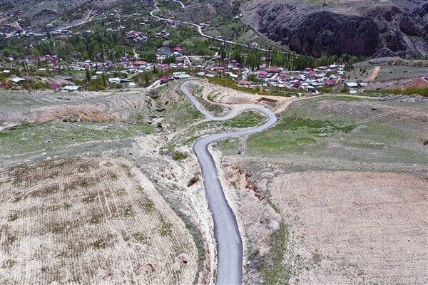 Malatya Büyükşehir Belediyesi, Darende Ayvalı Mahallesi'nde yol sorununu çözerek mahalle
