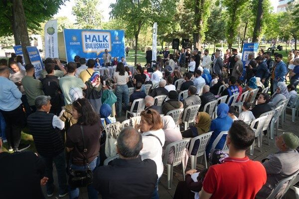 DBB Eş Başkanları, halk toplantısında vatandaşların sorunlarını ve önerilerini dinledi.