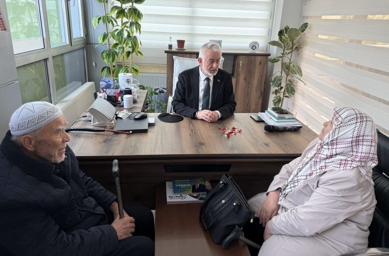 Isparta'da yaşayan Sakine Mükerrem ve İbrahim Delen çifti biriktirdikleri altınları