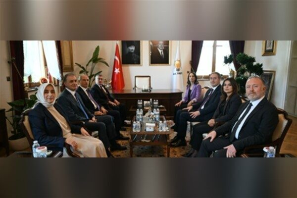 DEM Parti Eş Genel Başkanları Tülay Hatimoğulları ve Tuncer Bakırhan ile