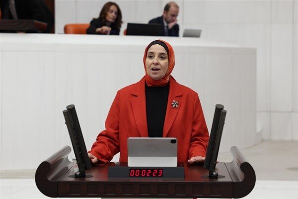 DEVA Partisi Genel Başkan Yardımcısı ve İstanbul Milletvekili Esen, gündüz