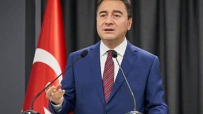 DEVA Partisi Genel Başkanı Ali Babacan, emekçilerin 1 Mayıs'ı kutlarken