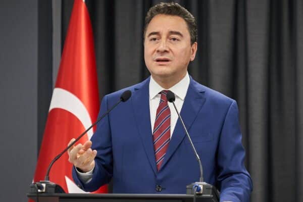 DEVA Partisi Genel Başkanı Ali Babacan, emekçilerin 1 Mayıs'ı kutlarken