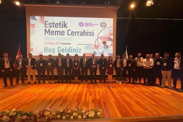 Üniversitenin 15 Temmuz Kültür ve Kongre Merkezi'nde düzenlenen toplantıya, Türkiye