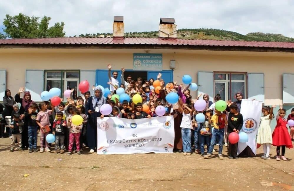 Dicle Üniversitesi, öğrenci topluluklarından Yaşamın Renkleri Kulübü öncülüğünde, "4K: Kampüsten