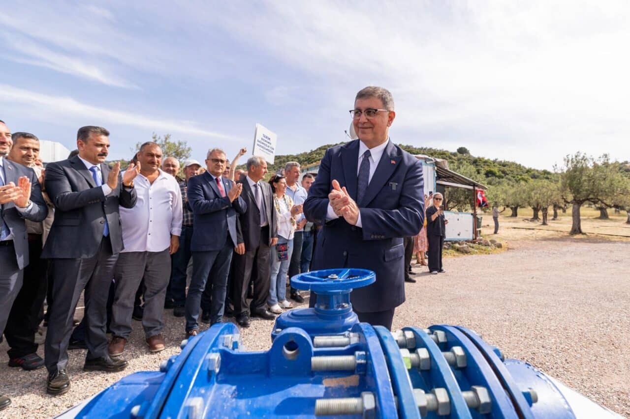 İzmir Büyükşehir Belediyesi’nin Dikili’de yapımını tamamladığı ve bölgedeki 545 çiftçiye
