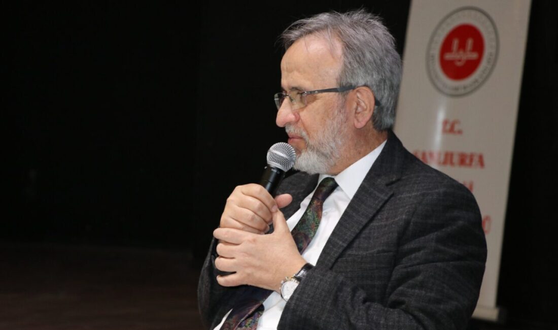 Mehmet Akif İnan konferans salonunda düzenlenen programa Diyanet İşleri Başkan