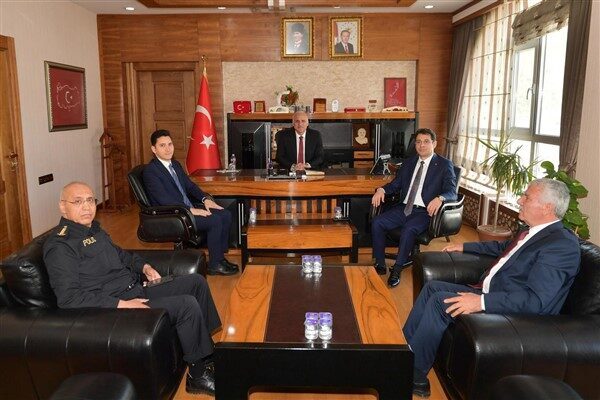 Vali Zorluoğlu, Çermik'te vatandaşlarla buluştu, esnafı ziyaret etti, belediye başkanı