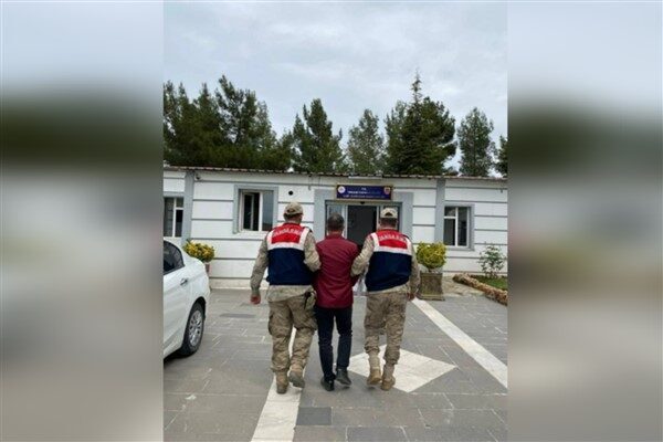 Diyarbakır ilindeki operasyonda aranan M.K.'nin yakalandığı belirtildi. 19 yıl 7