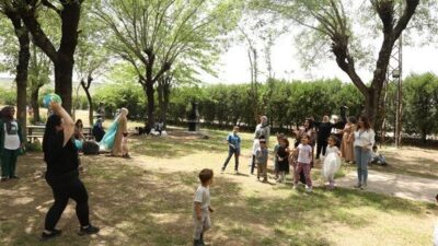 Yenişehir ilçesinde düzenlenen etkinlikte, Zarokistan Kreş ve Gündüz Bakım Evi'nden