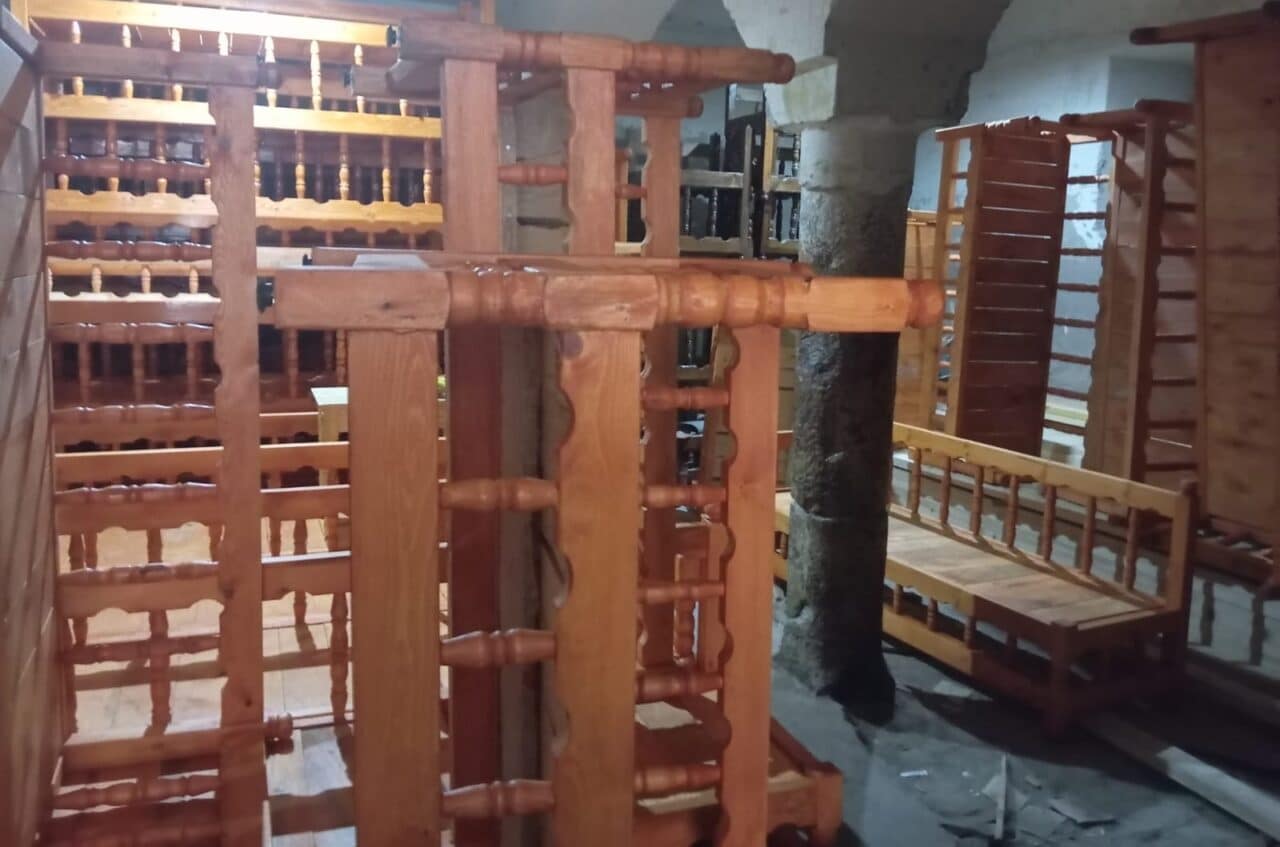 Ali Sönmez, aile geleneği olarak yıllardır sedir üretimi gerçekleştiriyor. Sedirler