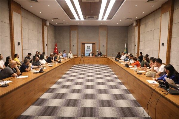 Diyarbakır Bilgi Topluluğu işbirliğiyle gerçekleştirilen "Gençlik Söyleşileri" projesinin ilk etkinliğinde