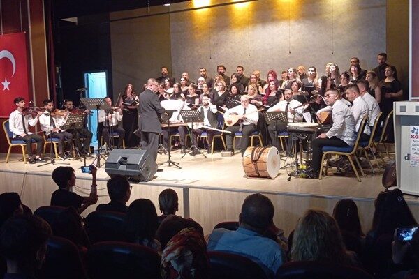 DİSAMDER organizasyonuyla gerçekleşen konserde şef Orhan Öztürk yönetiminde Türk sanat