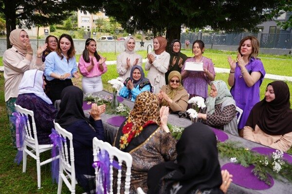 Düzce Belediyesi, Alzheimer Hastaları Gündüz Bakım Merkezi'nde Anneler Günü'ne özel