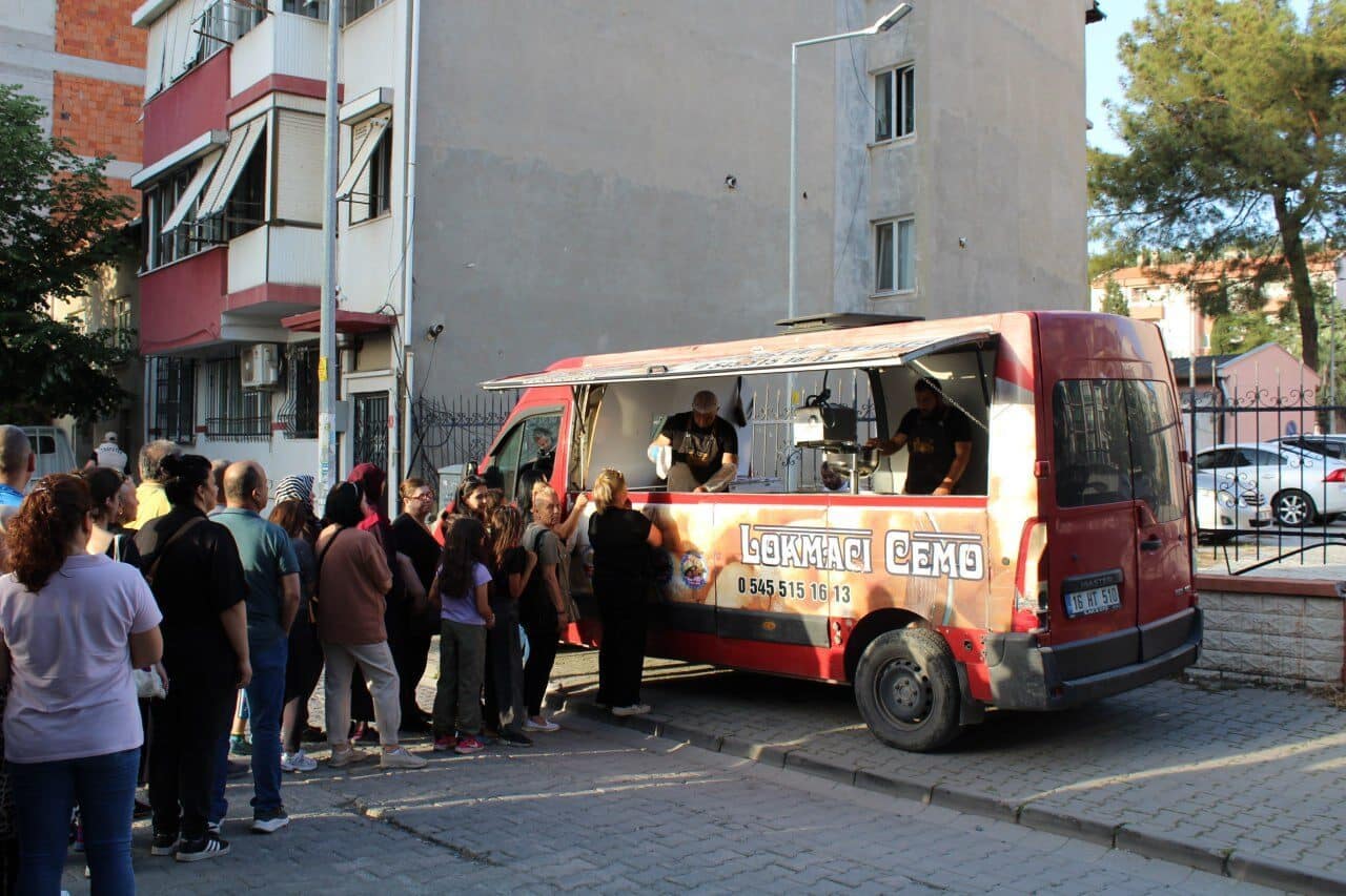 Edremit'te düzenlenen Hıdrellez Şenliği'ne Kaymakam Ahmet Odabaş, Belediye Başkanı Mehmet