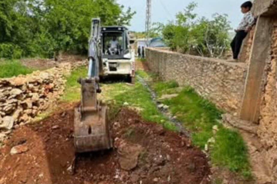 Eğil Belediyesi, Selman Mahallesi'nde lavabo ve tuvalet atık sularının tahliyesi