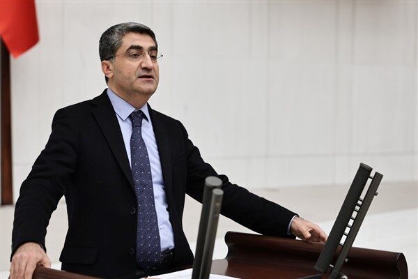 İstanbul Cumhuriyet Başsavcılığı'nın İmamoğlu'nun sosyal medya hesabıyla ilgili kararını eleştiren